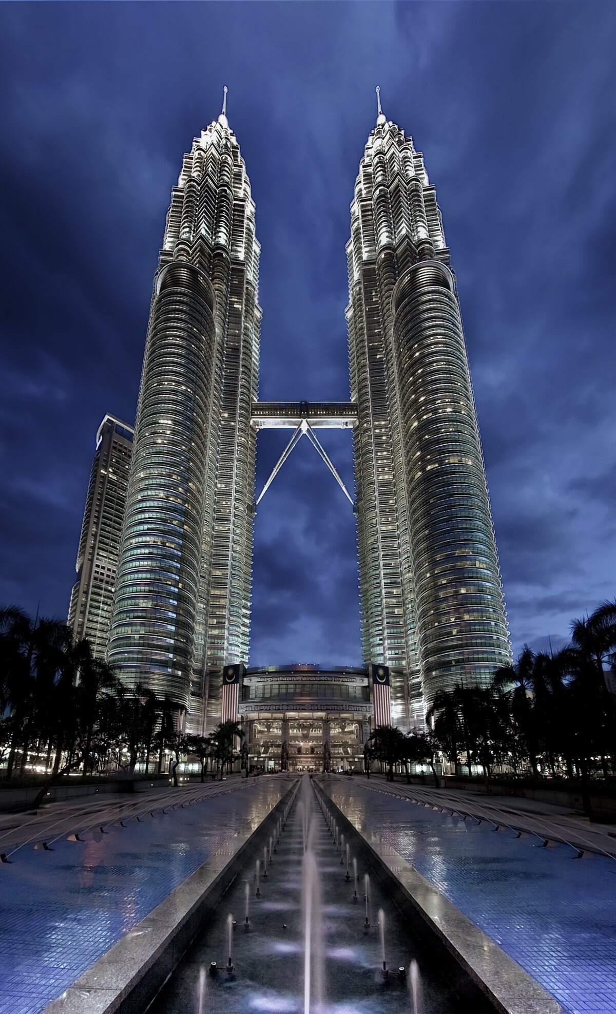 how many windows are in the petronas towers?
