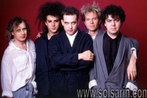 who is the lead singer of the cure?