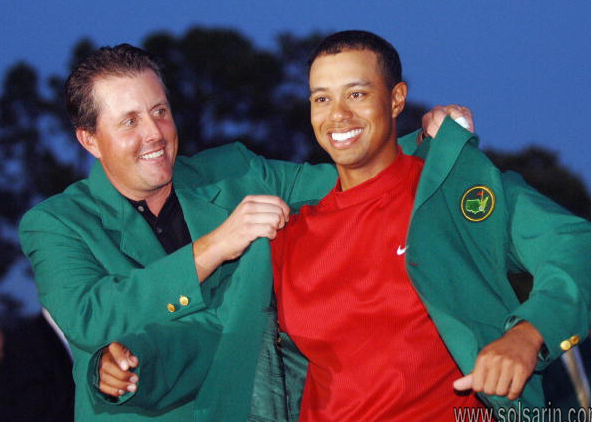 how many green jackets does tiger woods have?