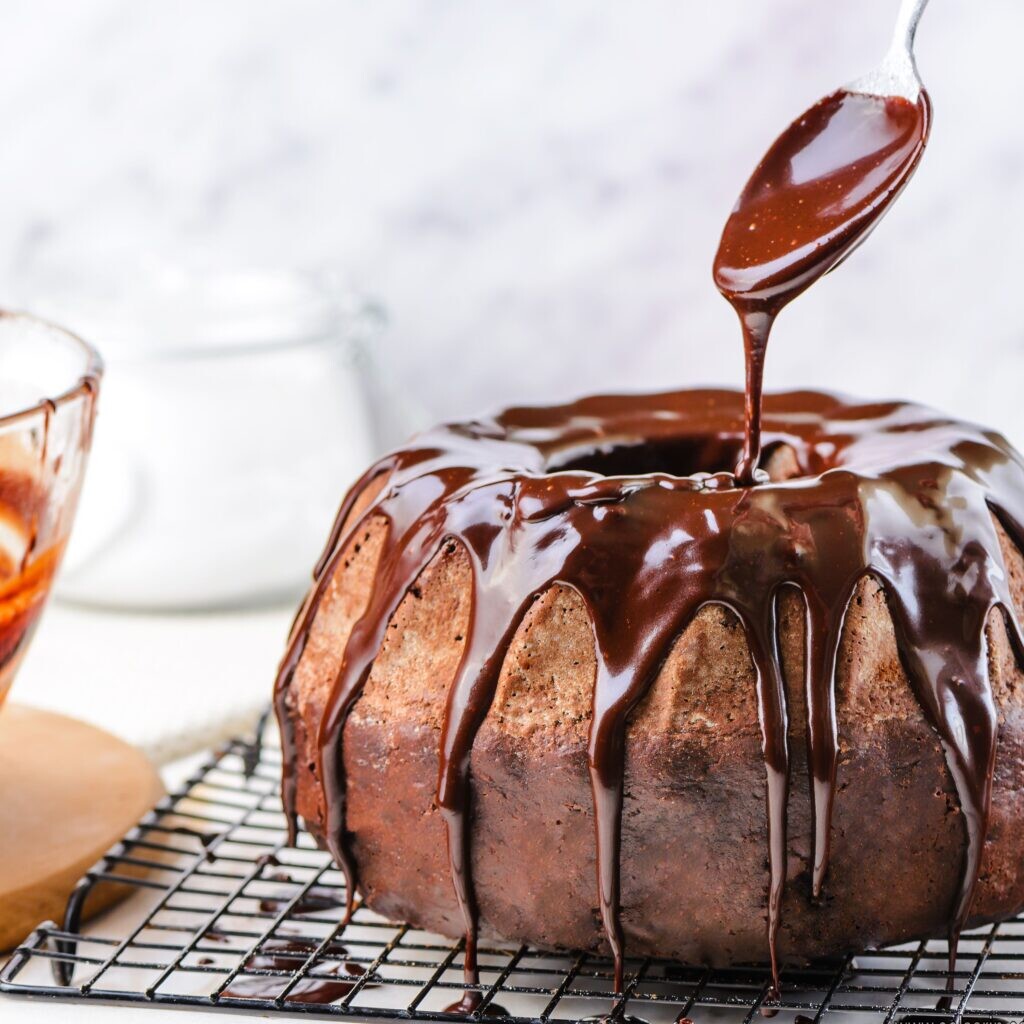 chocolate bundt cake with pudding in the middle