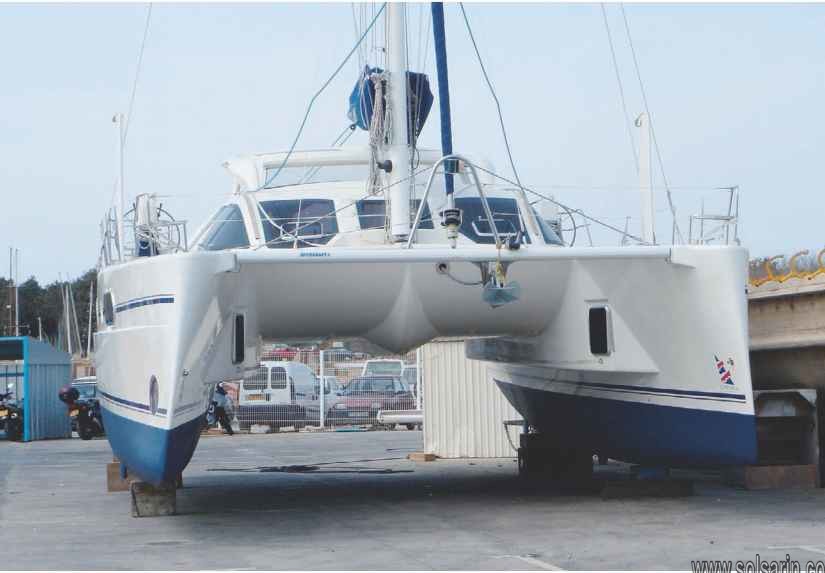 what is a characteristic of a catamaran hull