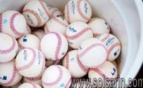 how many baseballs are used in mlb game