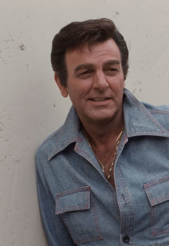 Mike Connors, Chuck Connors