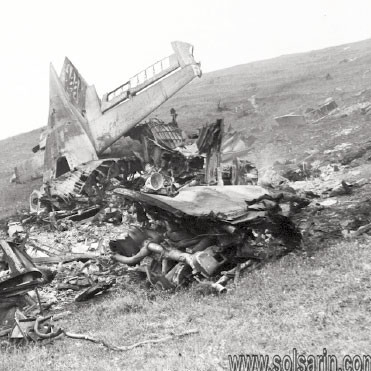 john mccain plane crashes