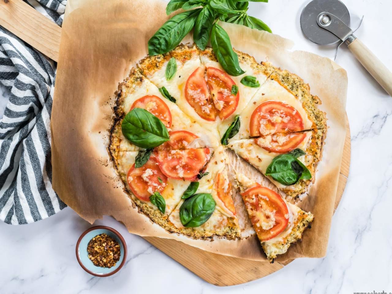 califlour foods cauliflower pizza crust original italian