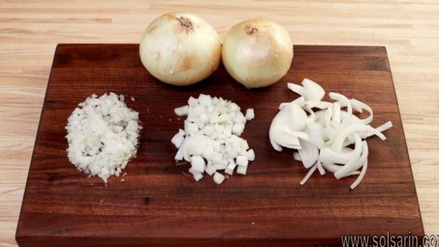 How do you mince an onion